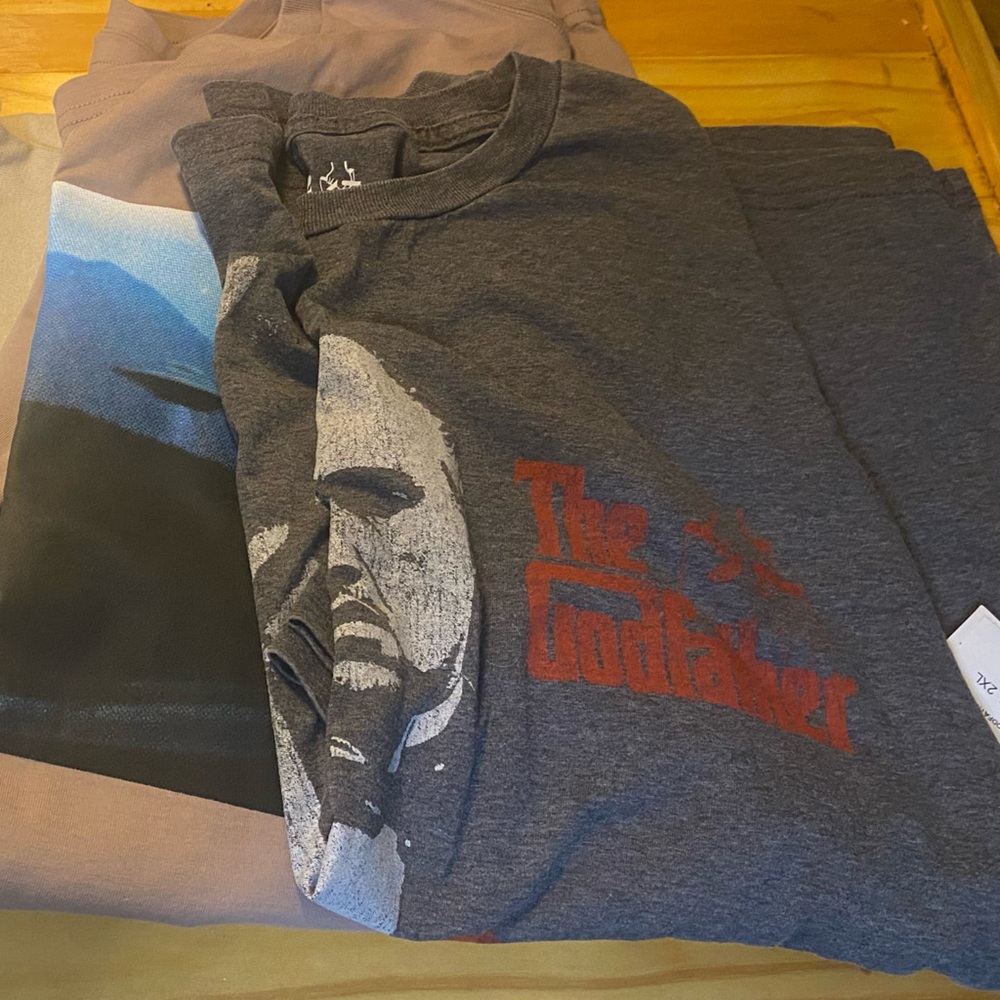 Bundle of 2 graphic T’s